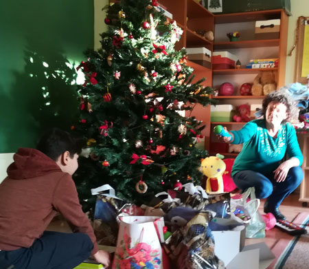 Mélyszegénységben élő váci családok Karácsonyát igyekeztünk szebbé tenni