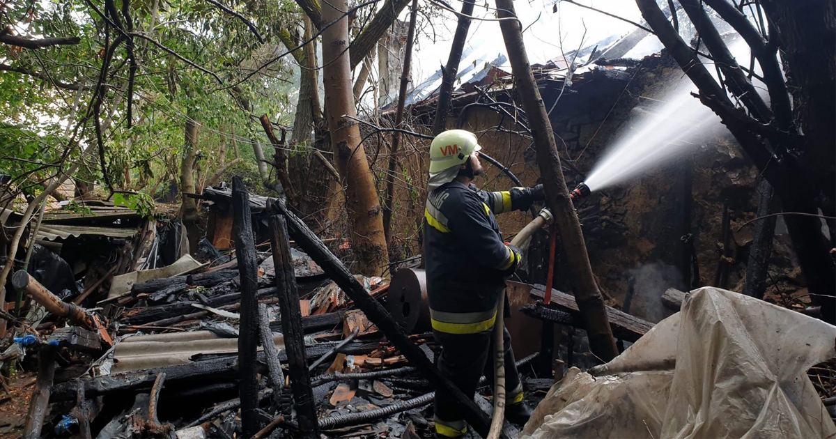 Leégett egy kilencven négyzetméteres lakóház Perőcsényben